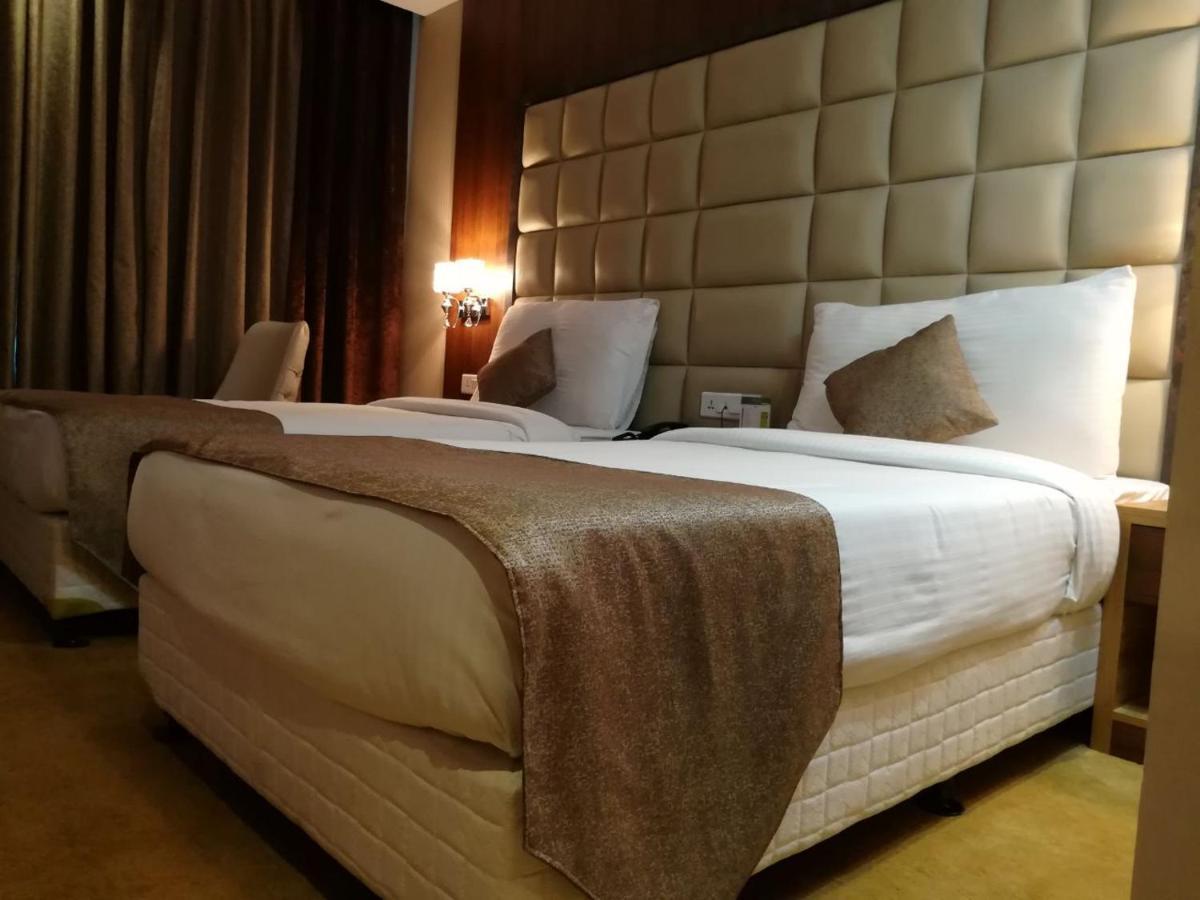 Hide Away Suites Noida Zewnętrze zdjęcie