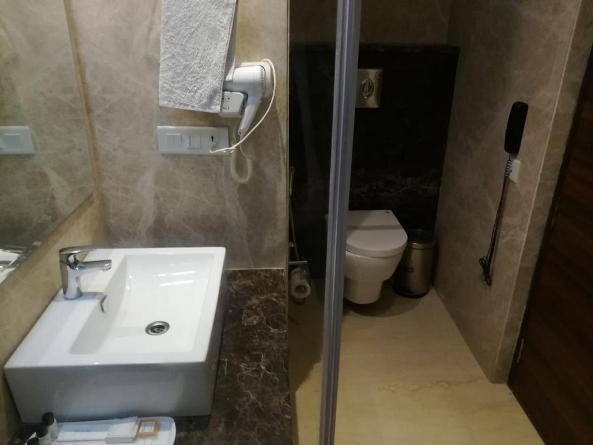 Hide Away Suites Noida Zewnętrze zdjęcie