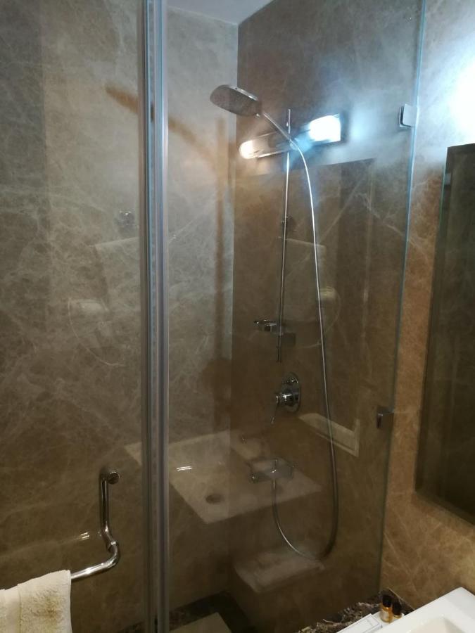 Hide Away Suites Noida Zewnętrze zdjęcie