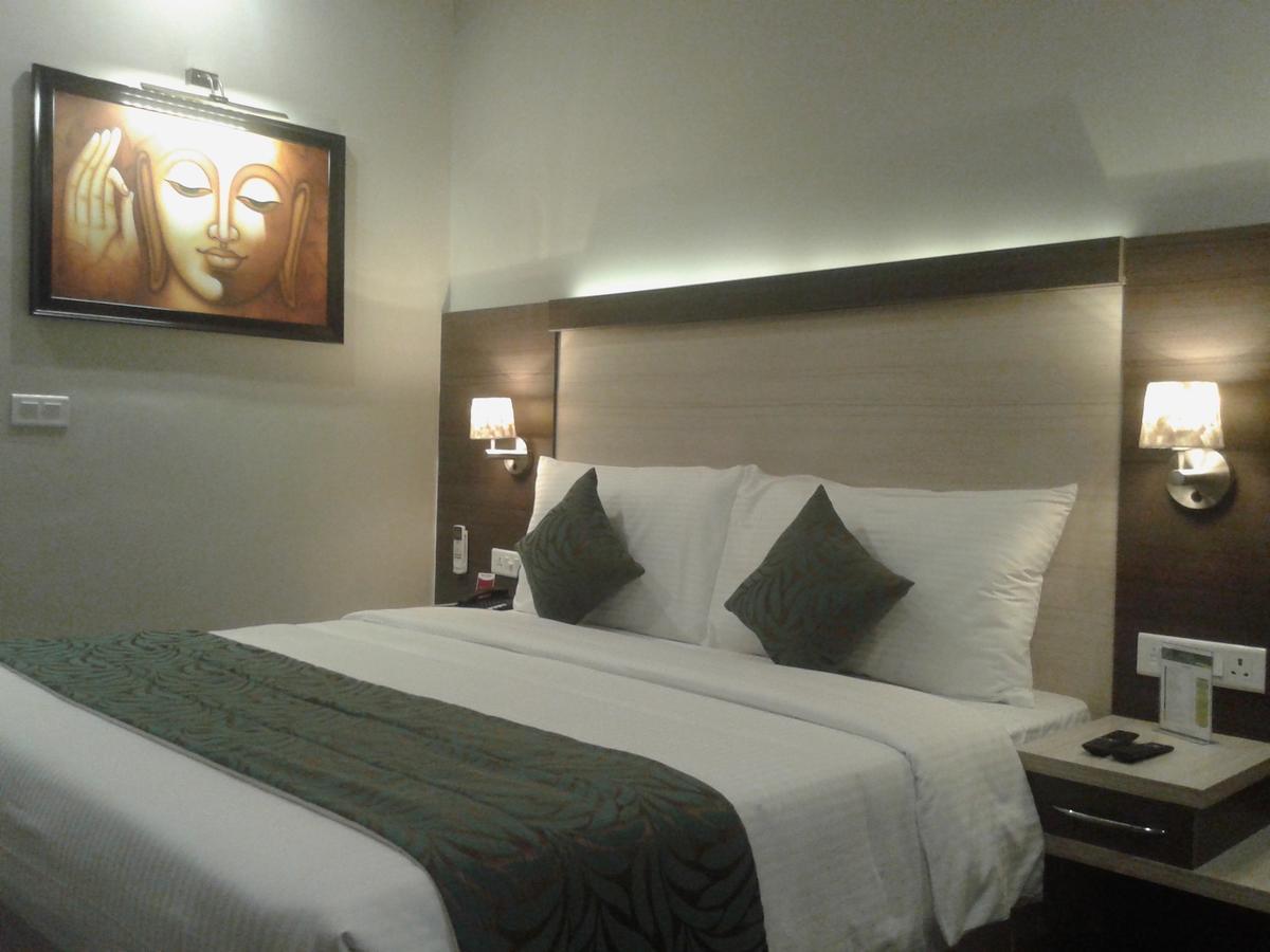 Hide Away Suites Noida Zewnętrze zdjęcie