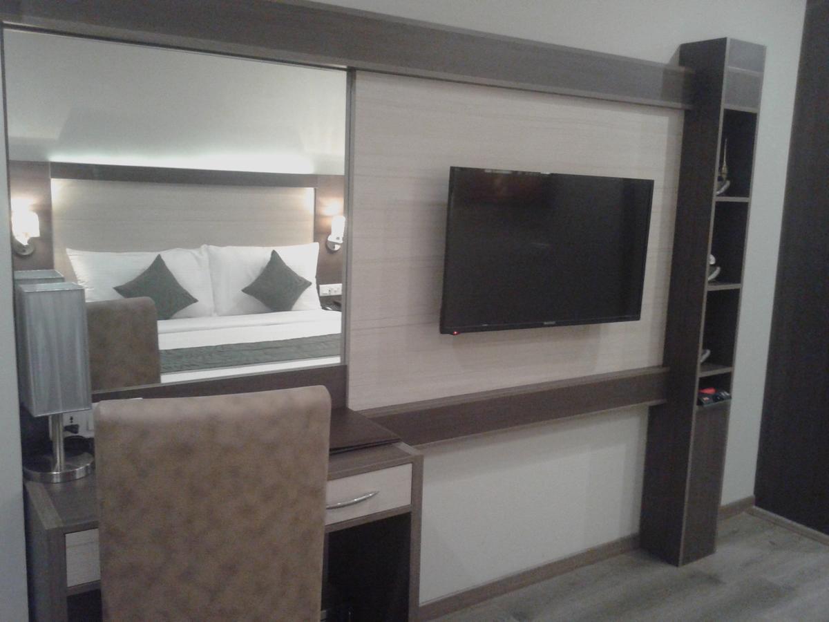 Hide Away Suites Noida Zewnętrze zdjęcie