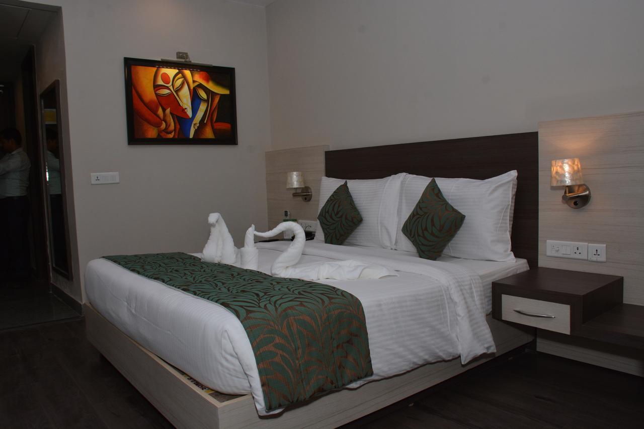 Hide Away Suites Noida Zewnętrze zdjęcie