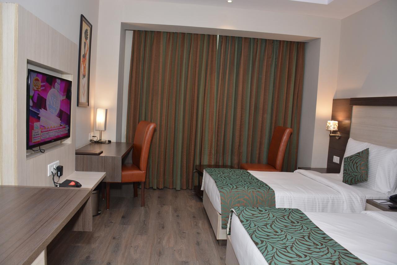 Hide Away Suites Noida Zewnętrze zdjęcie