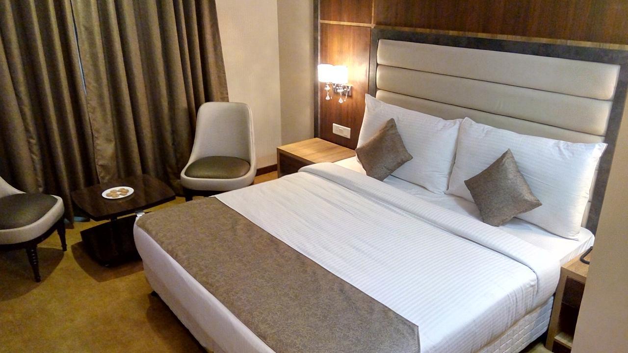 Hide Away Suites Noida Zewnętrze zdjęcie