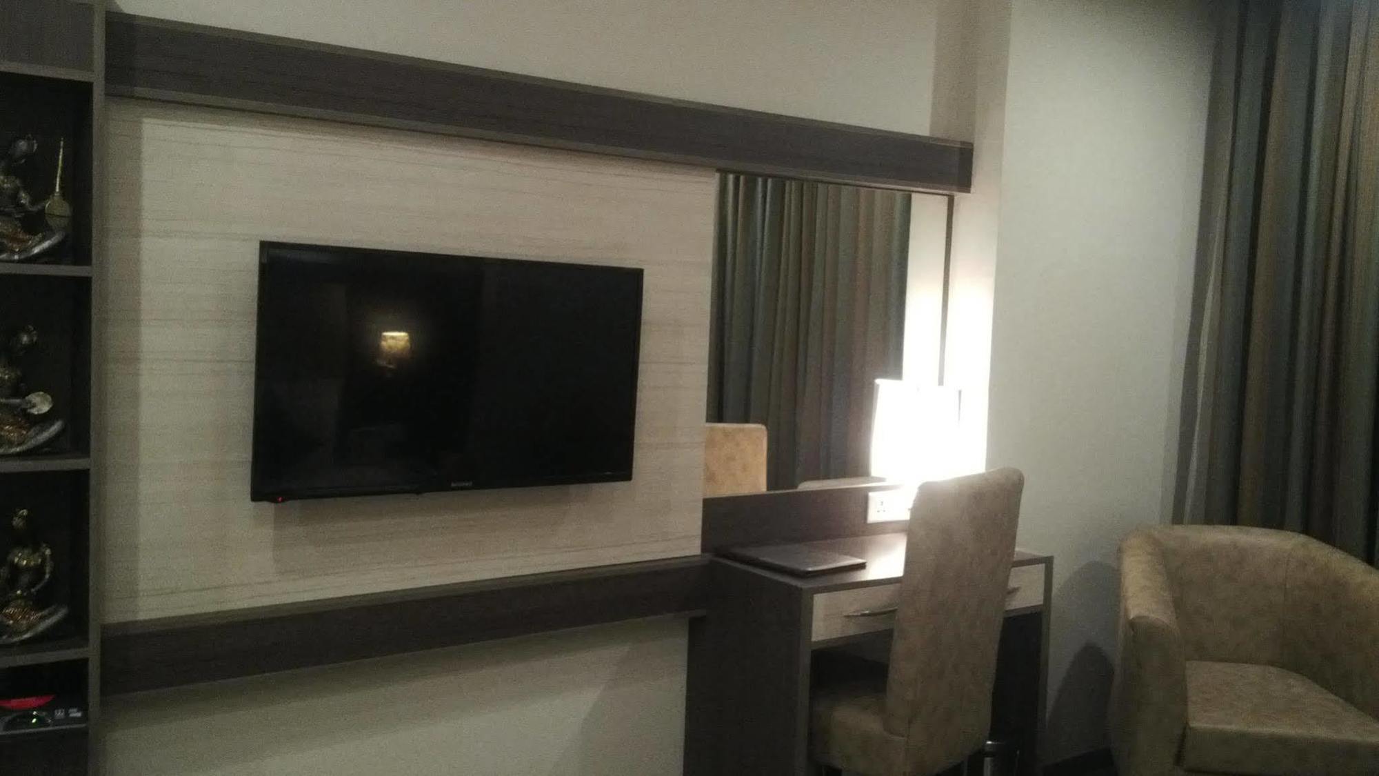 Hide Away Suites Noida Zewnętrze zdjęcie