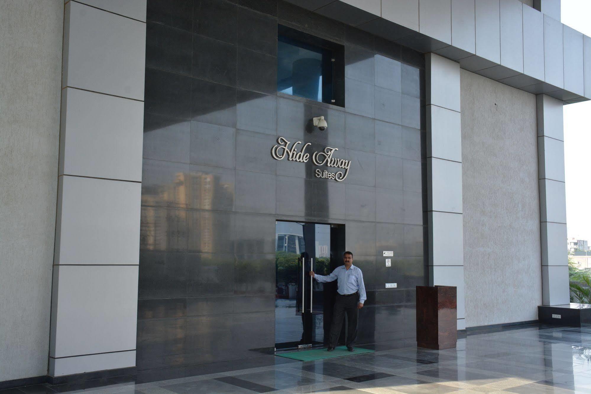 Hide Away Suites Noida Zewnętrze zdjęcie