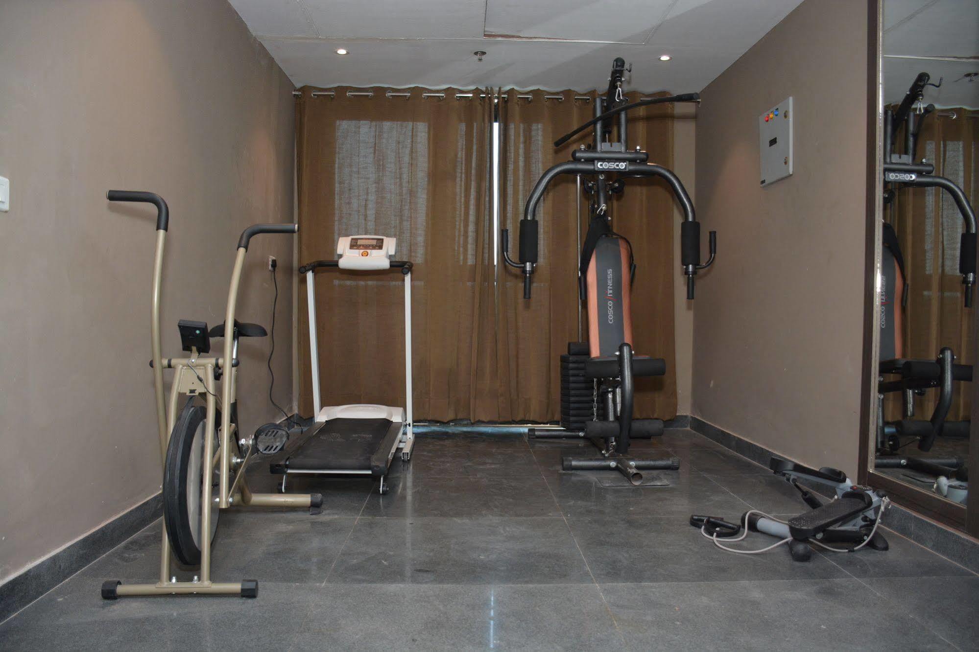 Hide Away Suites Noida Zewnętrze zdjęcie